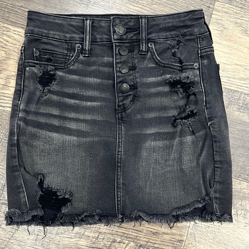American Eagle Hi Rise Mini Black washed / ripped denim skirt